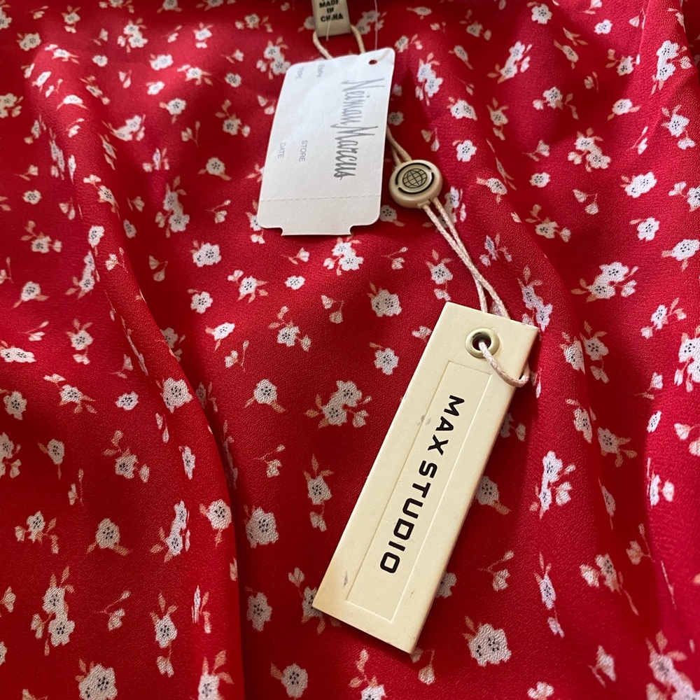 NWT Max studio red floral wrap top xs with ruffles - Picture 5 of 5